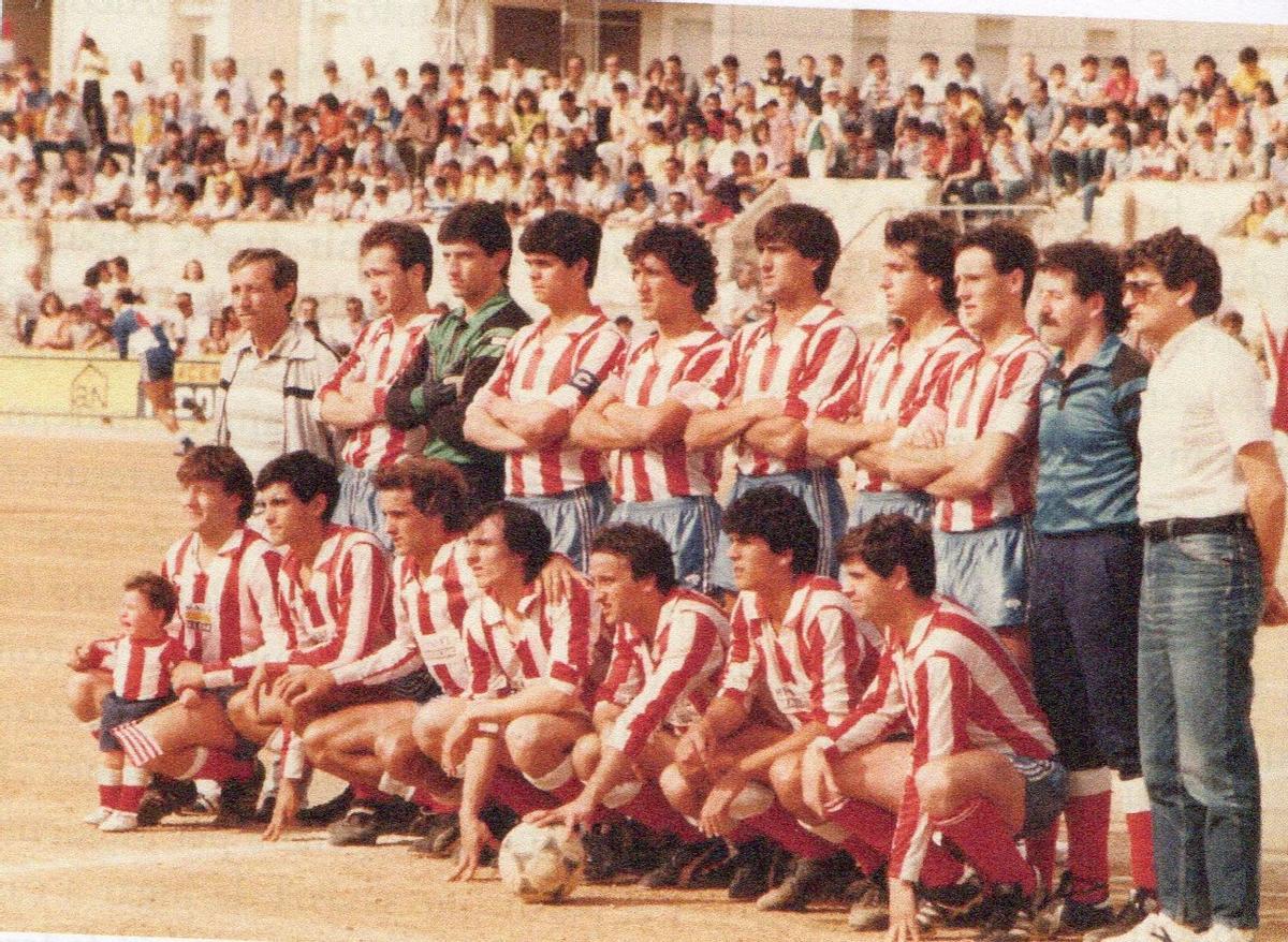 Arriba: Joan Julve, Pastor, Moltó, Alcover, Mesquida, Salas, bauçà, Llull, Nadal y Pol. Abajo: Munar, Baquero, Loren, Nieto, Riera, Miquel Àngel Nadal y Varela