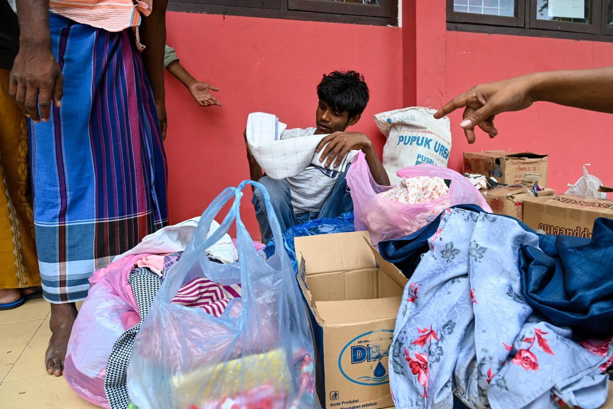 Un barco con casi 200 rohingyas desembarca en la costa de Indonesia