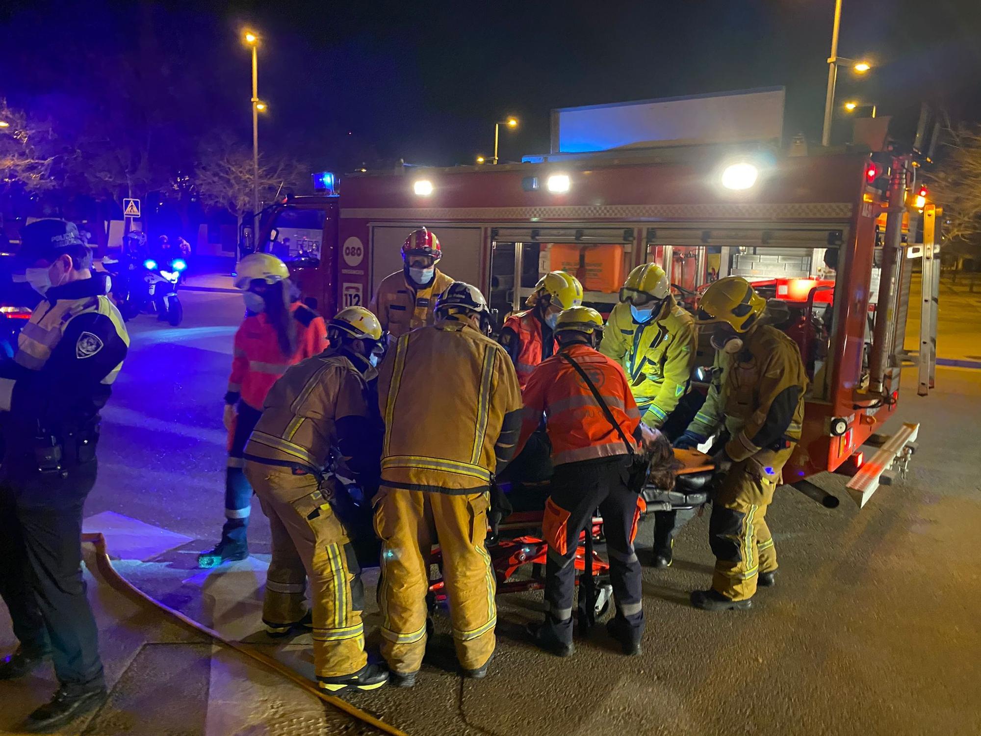 Aparatoso accidente en Palma: se estrellan contra un coche y se dan a la fuga