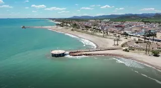 Una de las pasarelas más emblemáticas del litoral de Castellón vuelve a estar abierta: Descúbrela a vista de pájaro