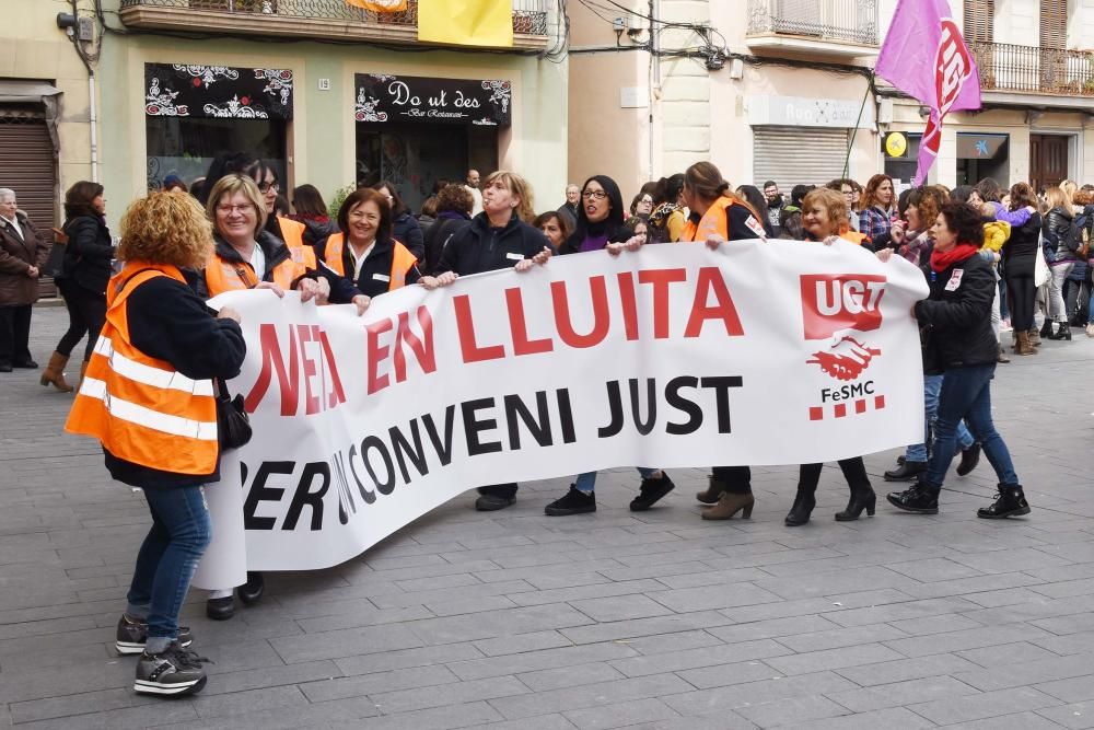 Commemoració del Dia de la Dona a la plaça Major de Manresa