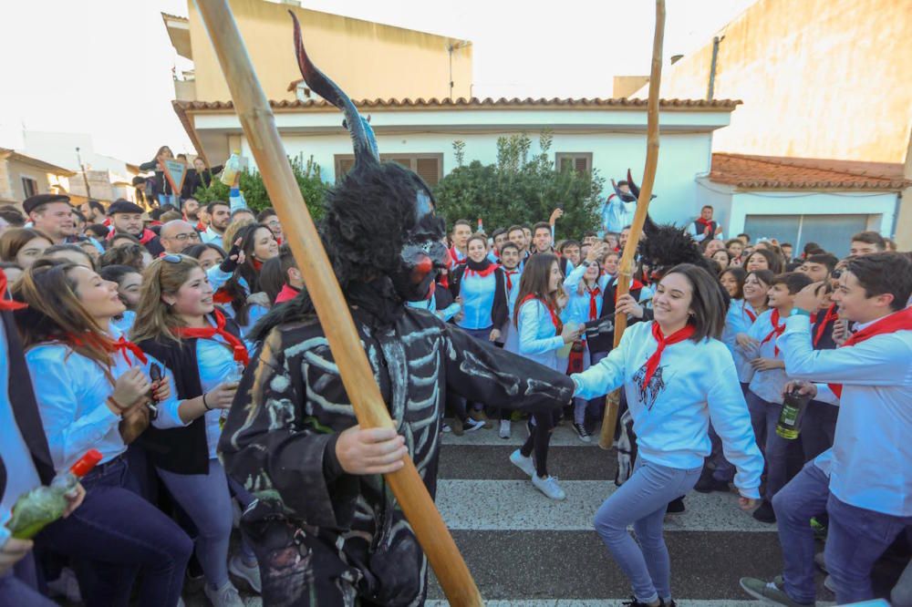 Sant Antoni 2018: Artà ya vibra con los 'dimonis'