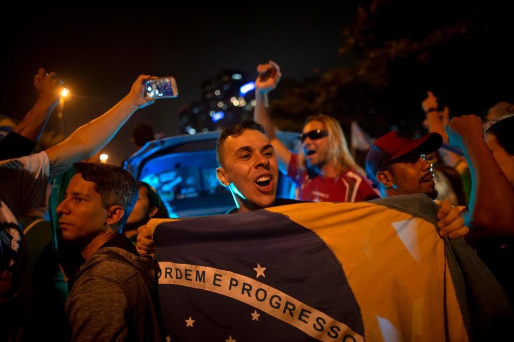 Los seguidores de Bolsonaro celebran su victoria