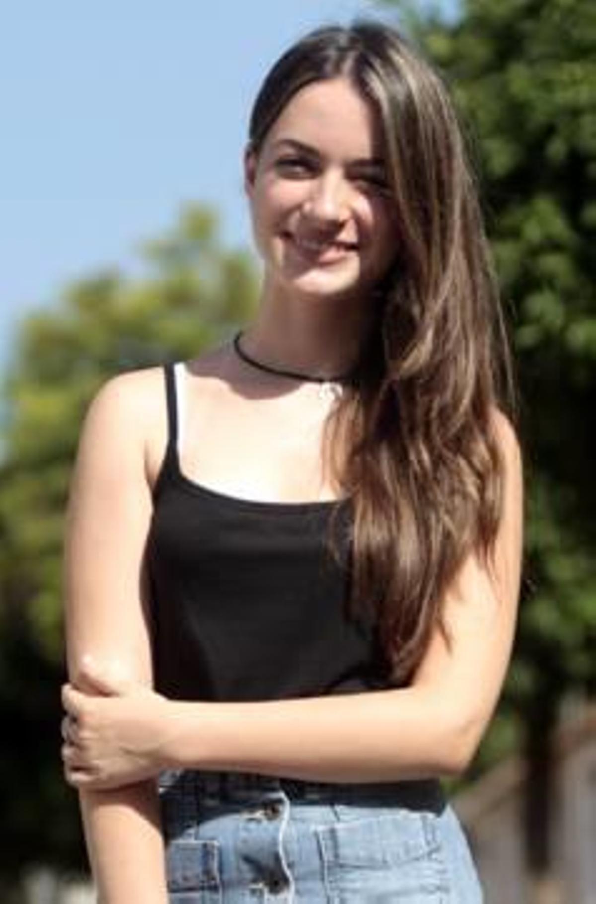 La joven escritora de Antella Marisol Sales publica el cuarto libro de su exitosa saga