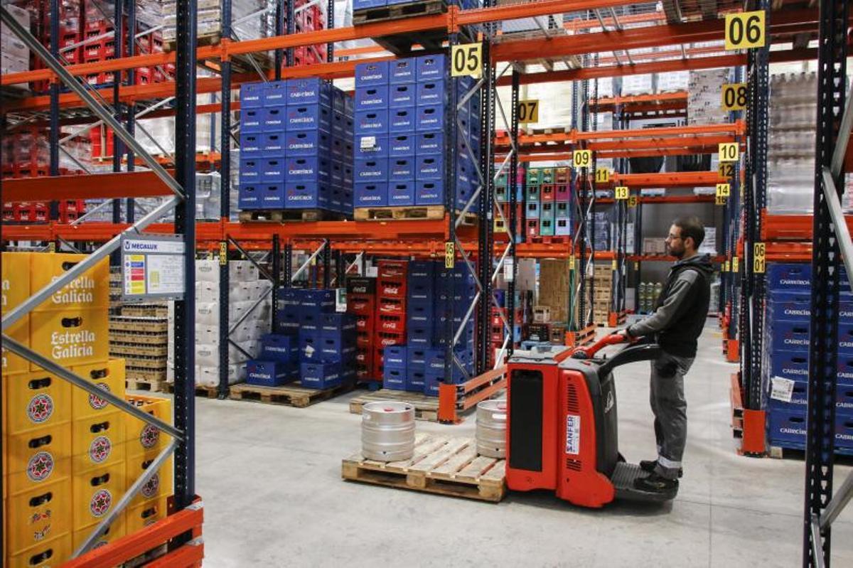 interior del almacén, en las nuevas instalaciones del polígono de sia copPer.