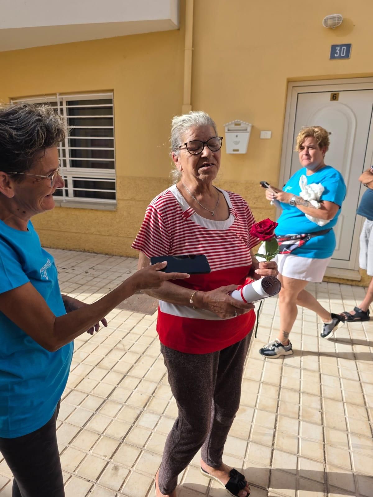 El carnicero más solidario  lleva alegría a mayores y enfermos