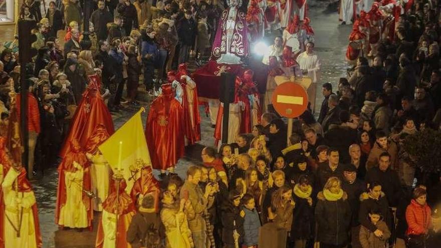 El Lignum Crucis y la Virgen de la Soledad.