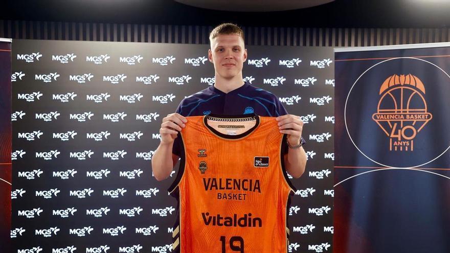 Elias Valtonen señala lo que espera Xavi Albert de él en el Valencia Basket