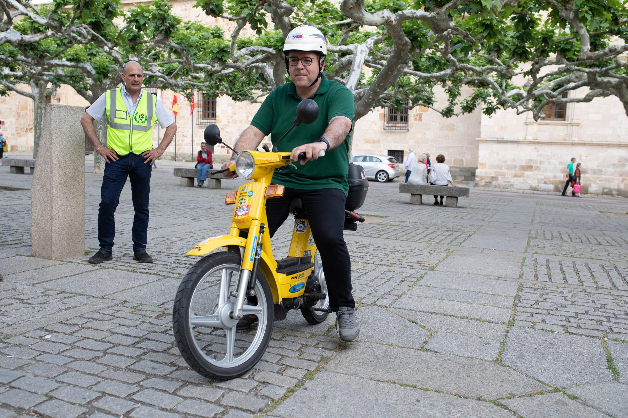 "Correcaminos", la vespino que recorre España llega a Zamora