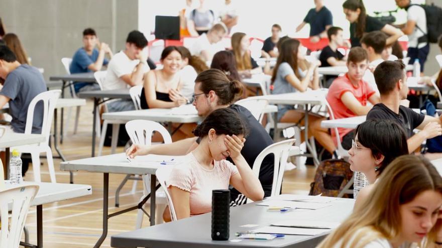 Los estudiantes en su primer examen de Selectividad.