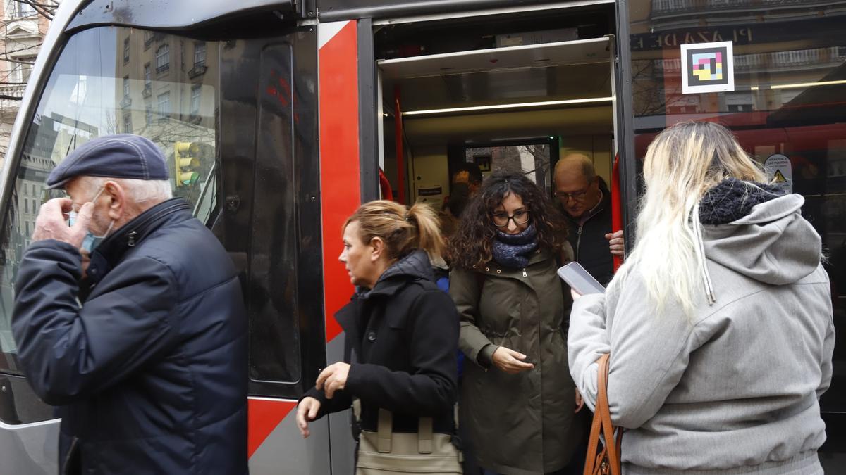 La mascarilla ha dejado se ser obligatoria hoy en el transporte público.