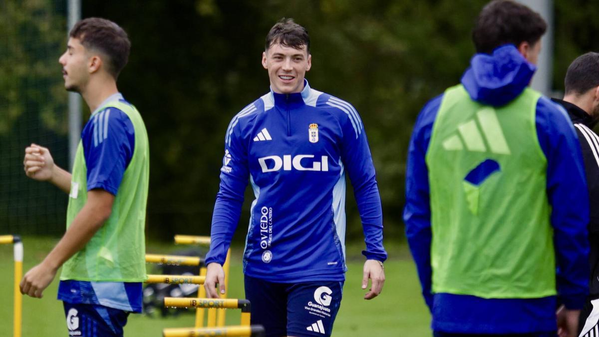 Fede Viñas en El Requexón.. Fede Viñas. FUTBOL. 2. REAL OVIEDO. ENTRENAMIENTO
