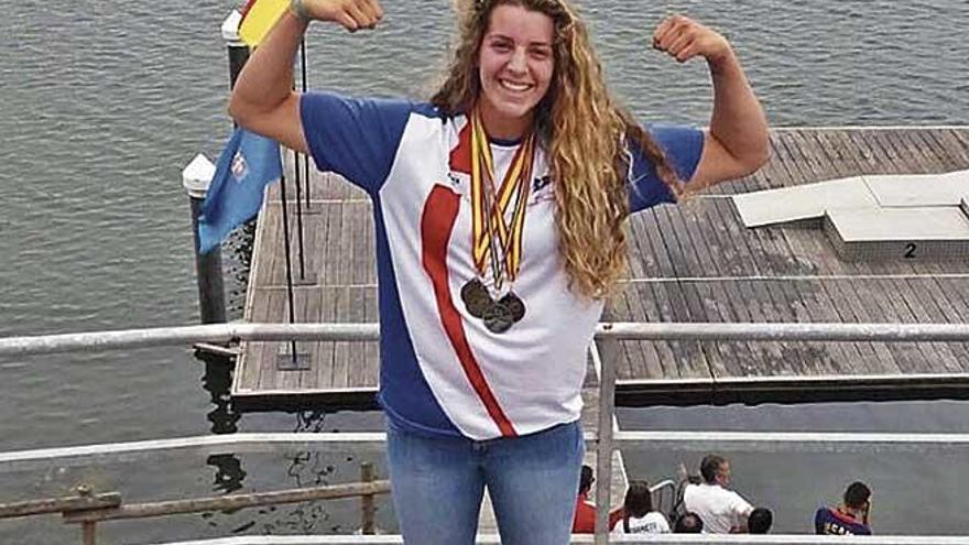 Aida BauÃ§Ã  posa con las medallas conseguidas recientemente antes del Mundial.