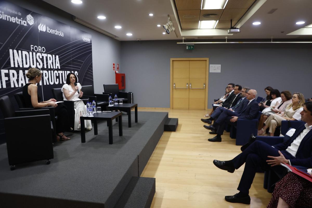 Torró durante el anuncio de la ampliación del plan de ayuda a la compra de automóviles en el Foro de Levante-EMV