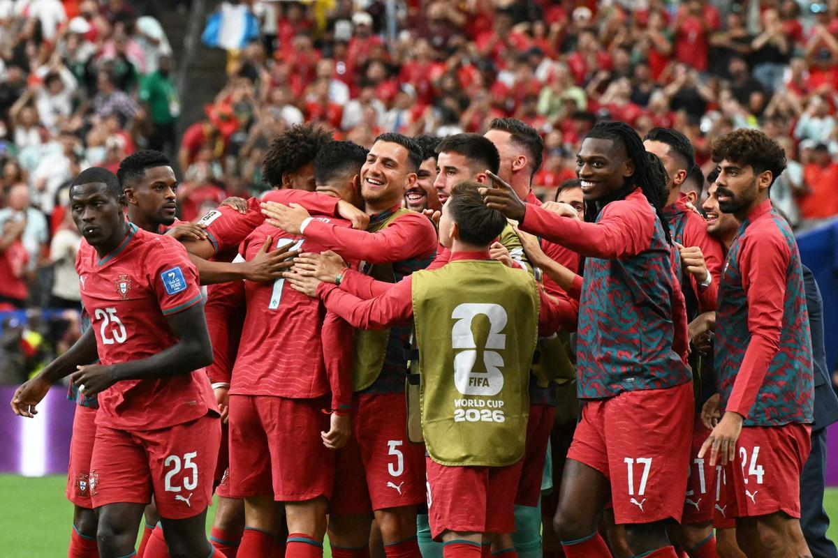 Cristiano exhibe sus galones y Portugal se pasea ante Uzbekistán