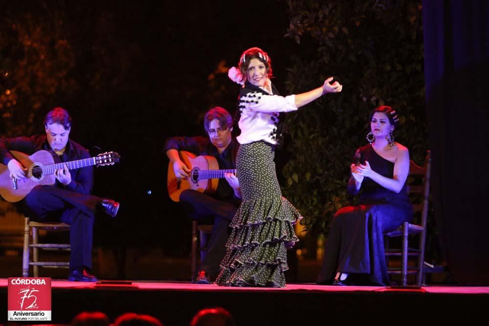 FOTOGALERÍA/ Arranca la Noche Blanca con las vísperas en los barrios.