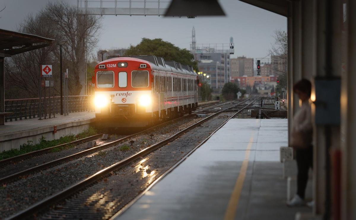 Línea de Cercanías con los trenes más antiguos