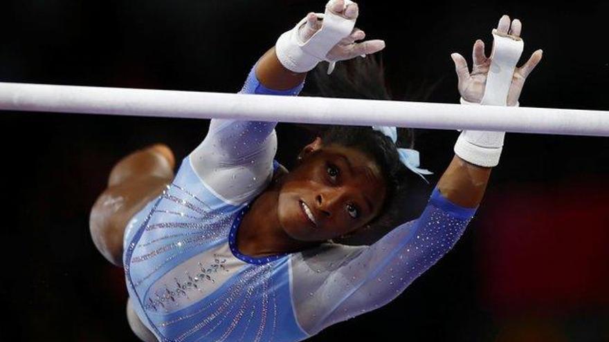 Simone Biles vuelve a revolucionar la gimnasia con nuevos movimientos que llevan su nombre