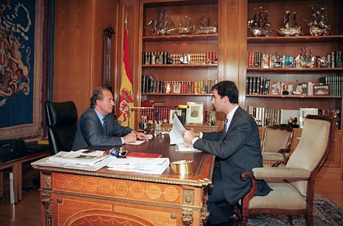 El Príncep d’Astúries en el seu 30 aniversari amb el seu pare, el rei Joan Carles I, el 1998.