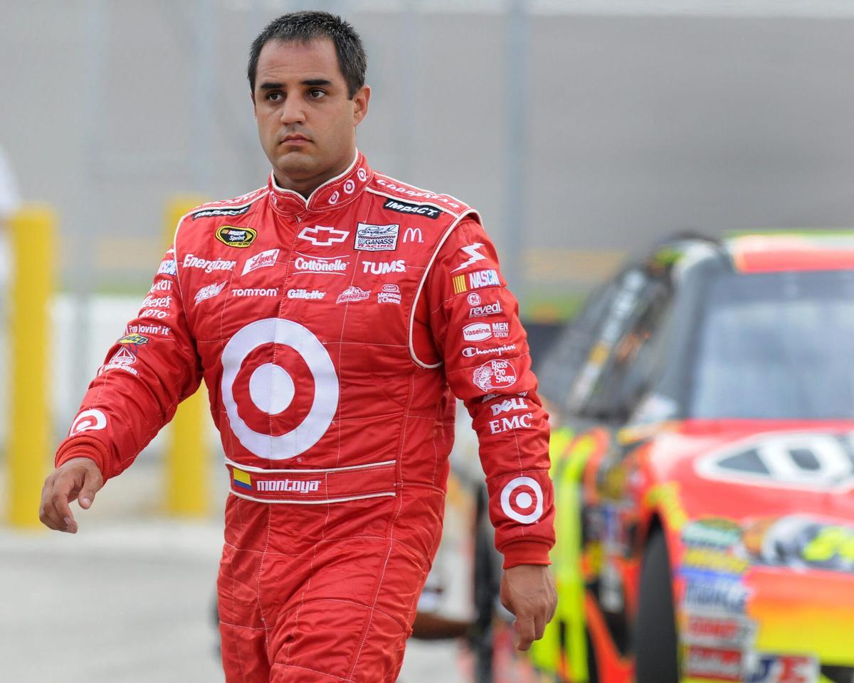 DAY02 - DAYTONA (FL, EEUU), 01/07/2010.- El piloto colombiano Juan Pablo Montoya, del equipo Target-Chevrolet, abandona la zona de pits hoy, jueves 1 de julio de 2010, tras la sesión de prácticas para la competencia Coke Zero 400 de la serie Nascar-Sprint en Autódromo Internacional de Daytona, Florida (EEUU). EFE/GERARDO MORA