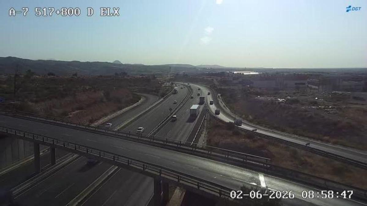 Imagend de la A7 de esta mañana, en la que se ha registrado un accidente a la altura de Elche.