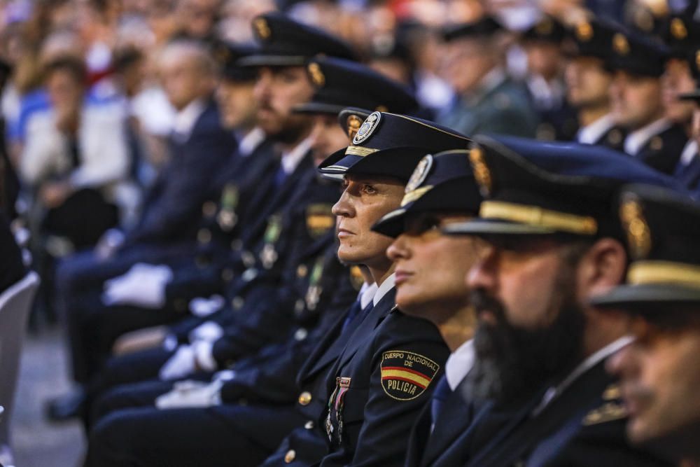 La Policía Nacional rinde homenaje  a las mujeres en su fiesta