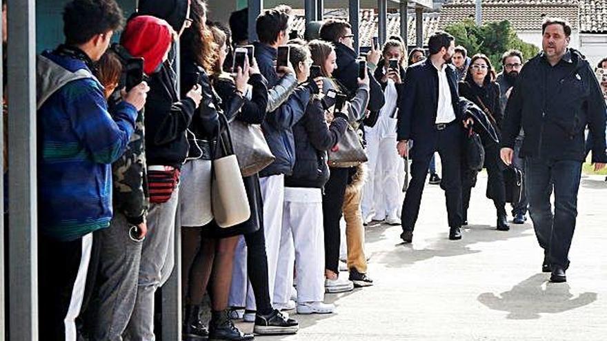 L&#039;exvicepresident Junqueras, a l&#039;arribada al campus de Manresa de la Universitat de Vic, on treballarà com a professor.