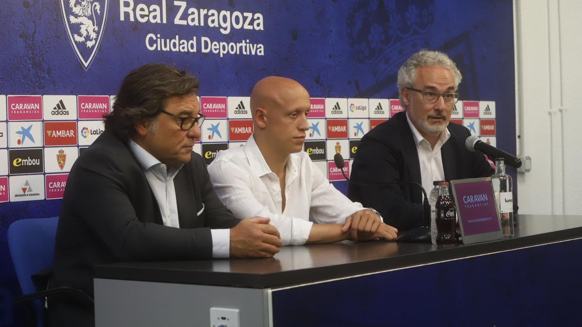 Sanllehí y Torrecilla, junto a Mollejo en la presentación del futbolista.