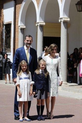 LA PRINCESA LEONOR RECIBE LA PRIMERA COMUNI?N