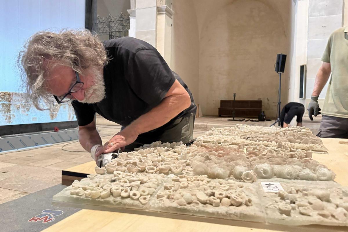 El muntatge de la instal·lació.