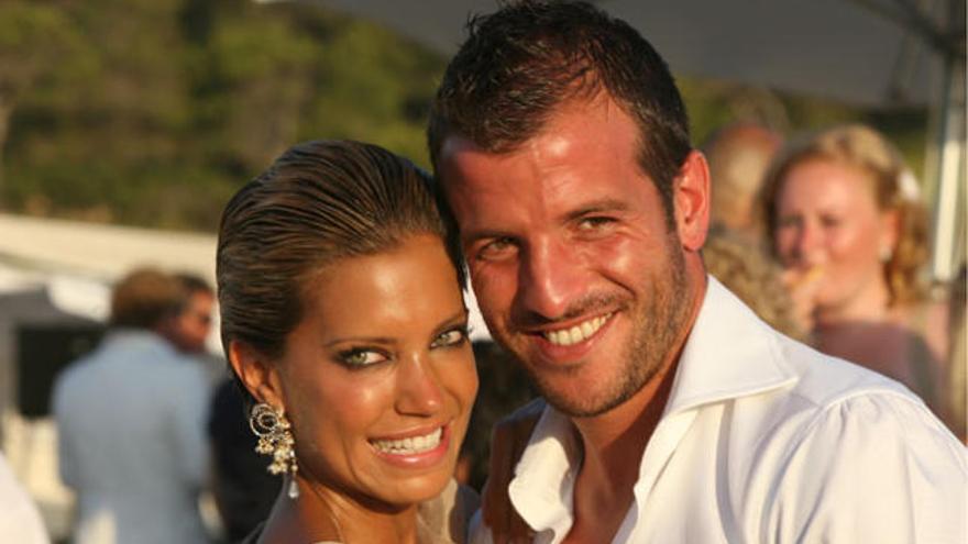 Van der Vaart se separa de su esposa tras agredirla