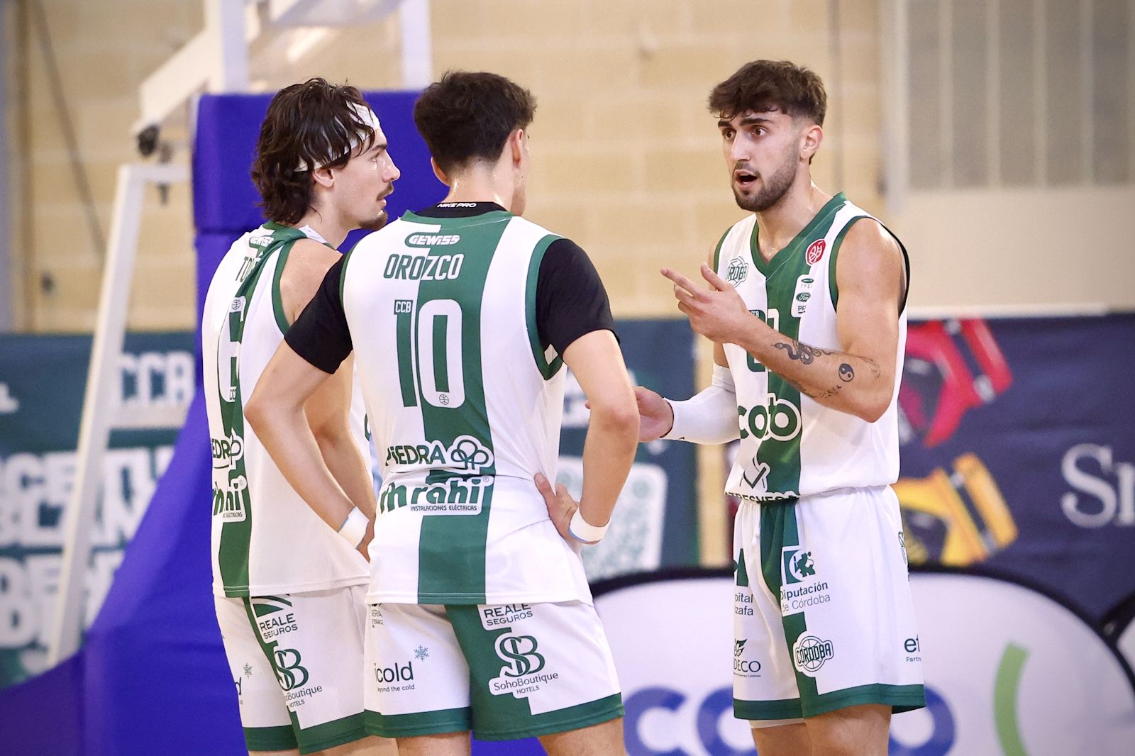 Coto Córdoba-Caja 87 | El encuentro de la Segunda FEB de baloncesto en imágenes