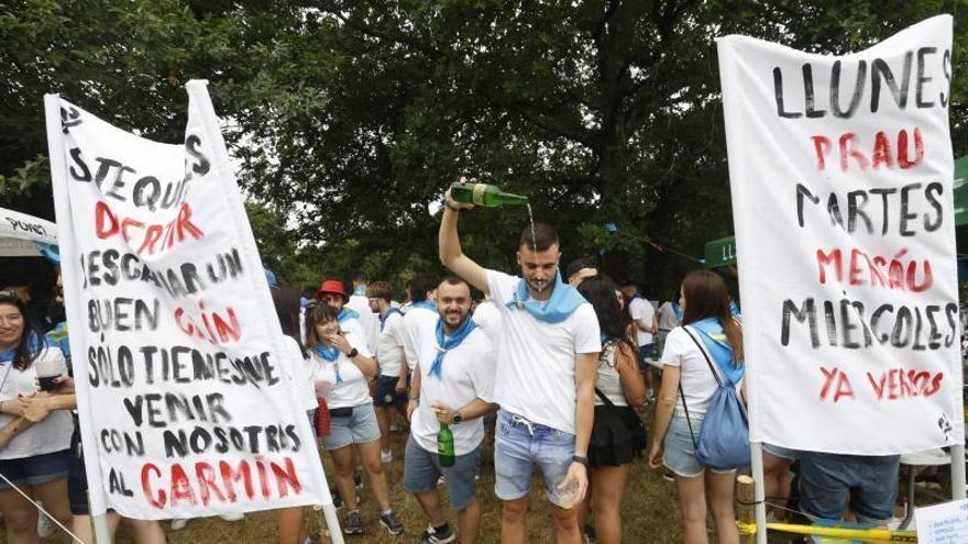 Así fue la entrada al prau del Carmín: cientos de romeros toman La Sobatiella