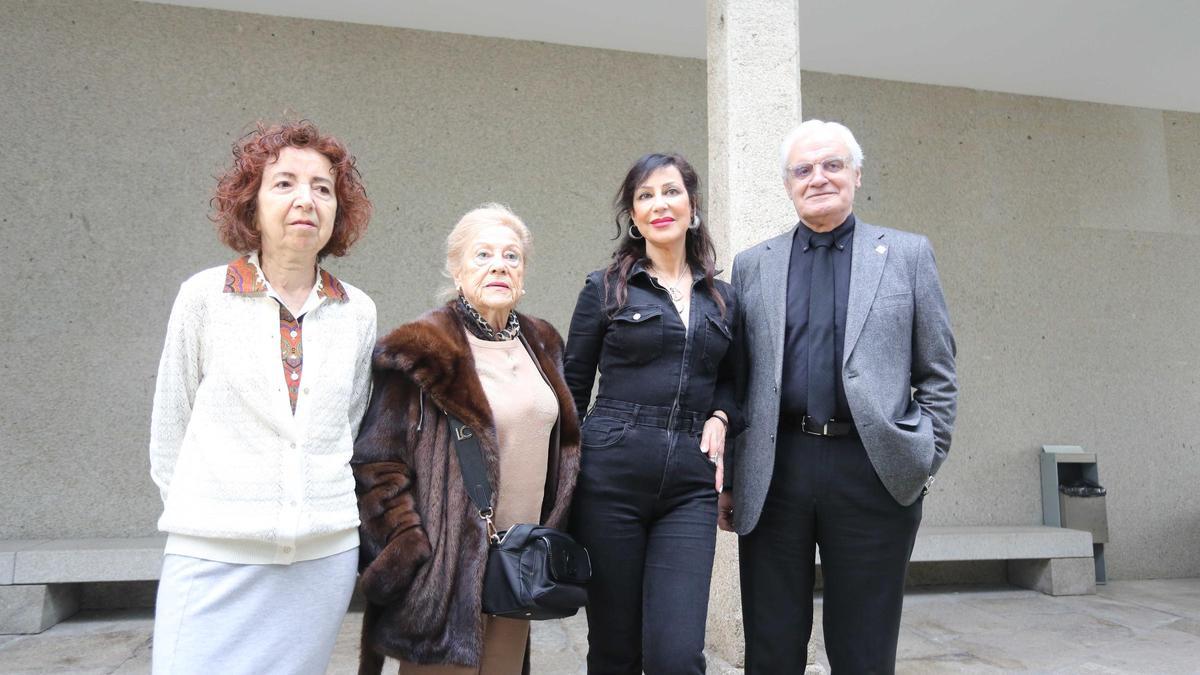 Marilar Aleixandre, María Gómez, Susana Villalta y Víctor F. Freixanes.