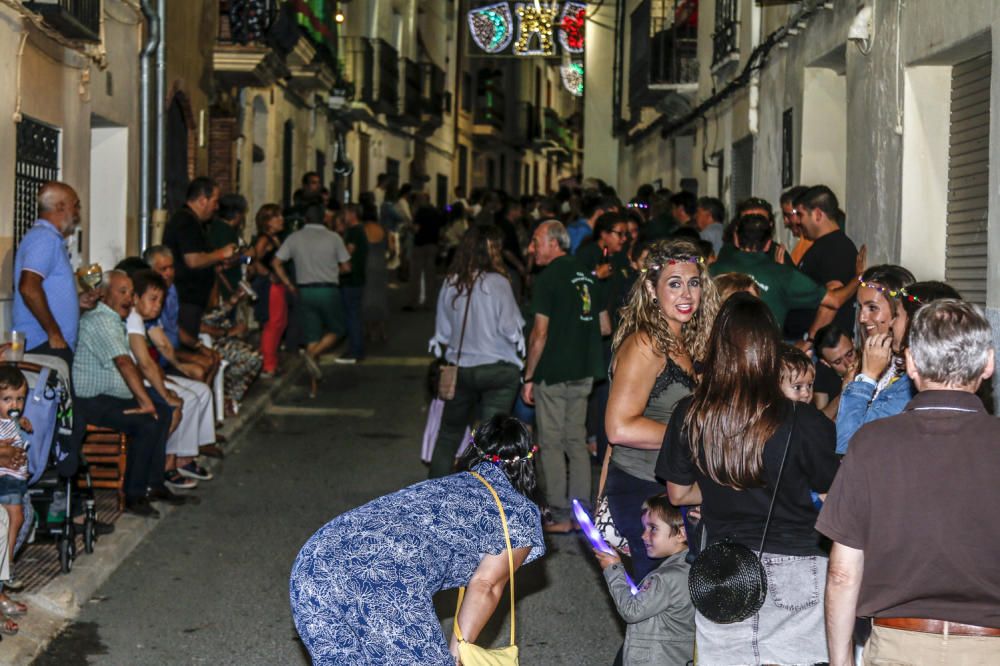 Desfile de la Nit de l'Olla de Benilloba.