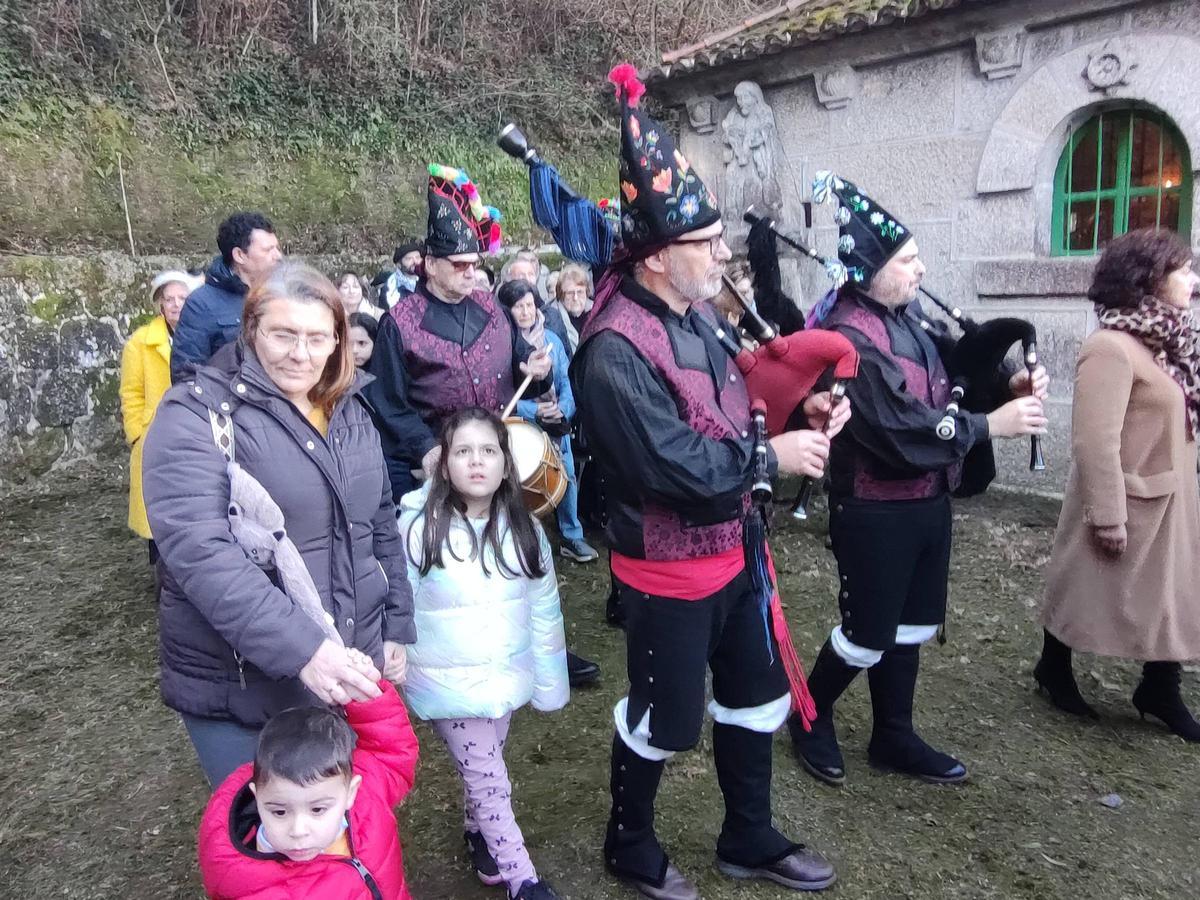 La Romaría de Santos Reis en Bueu, en la capilla diseñada por Urbano Lugrís