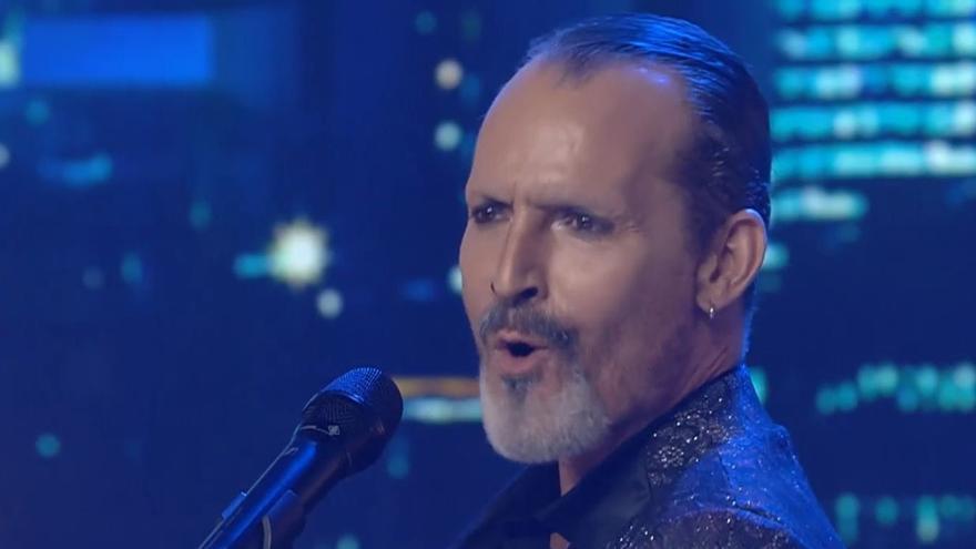 El clon de Miguel Bosé: canta, se mueve y habla igual