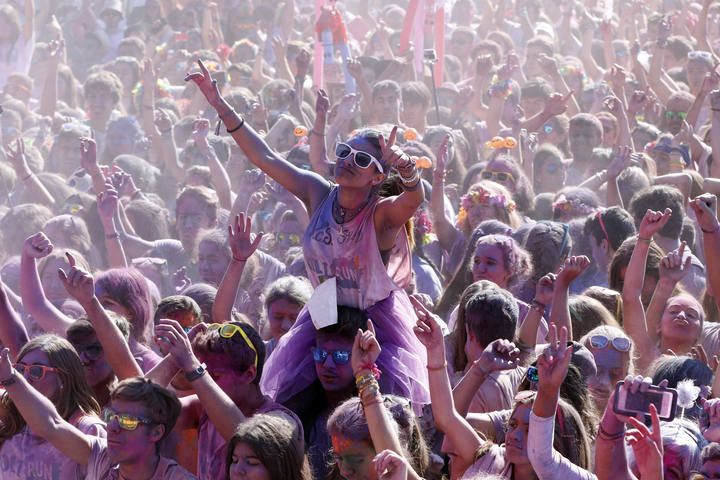 Así fue la Holi Run en Vigo