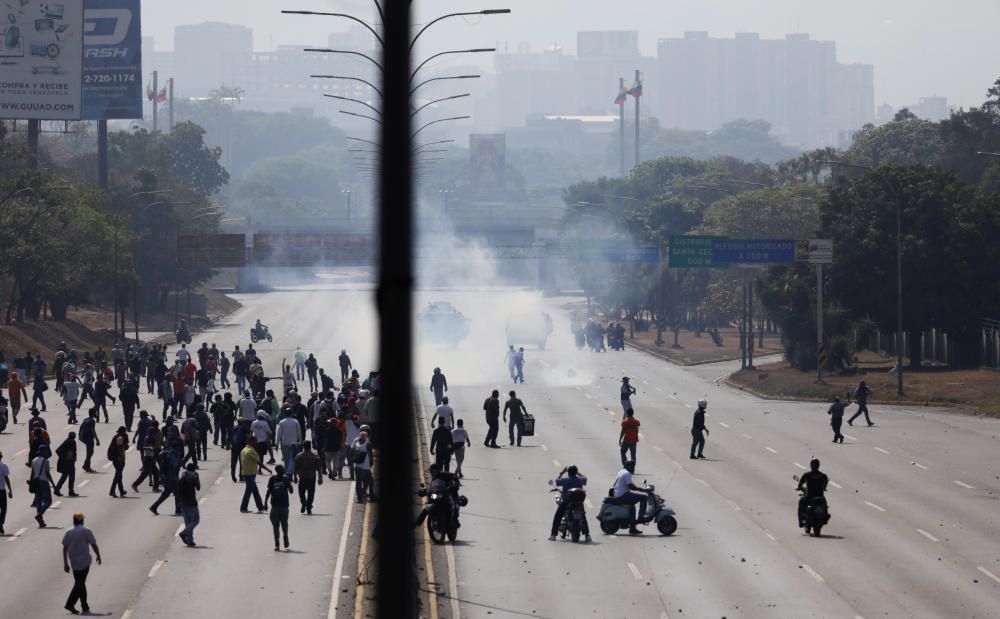 El alzamiento militar en Venezuela.