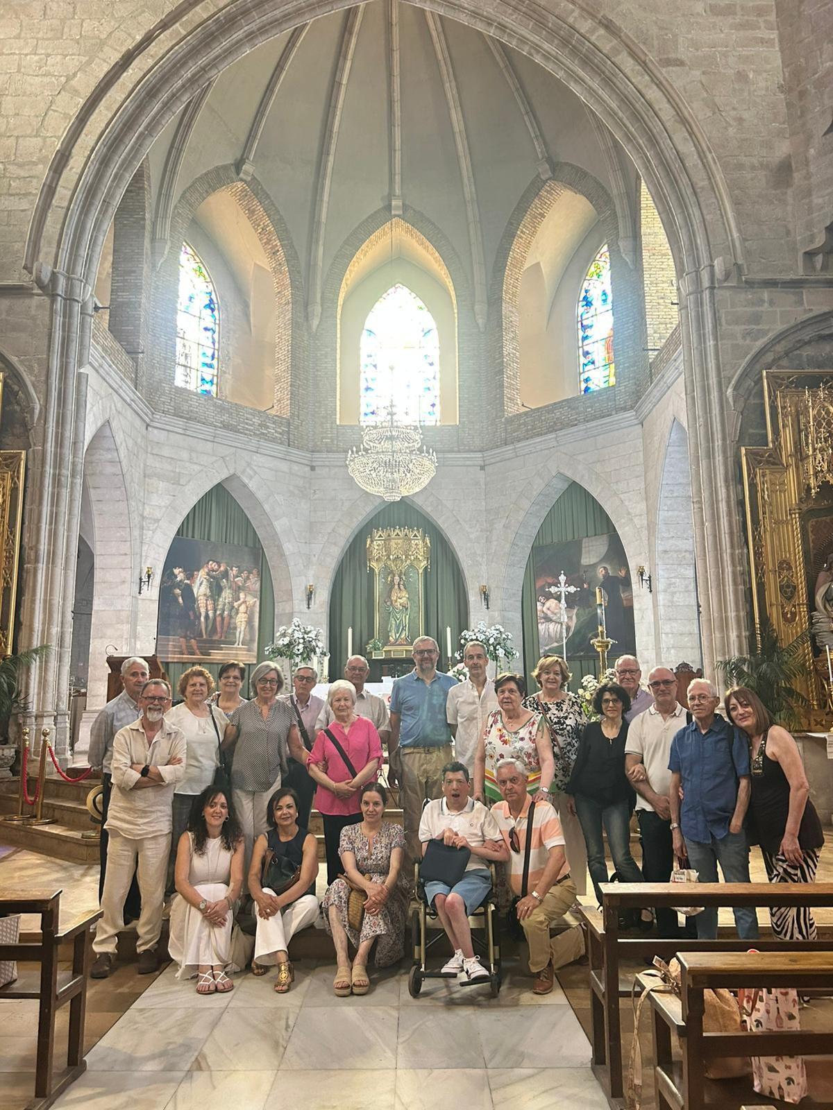 Turistas en la Insigne Colegiata de Gandia