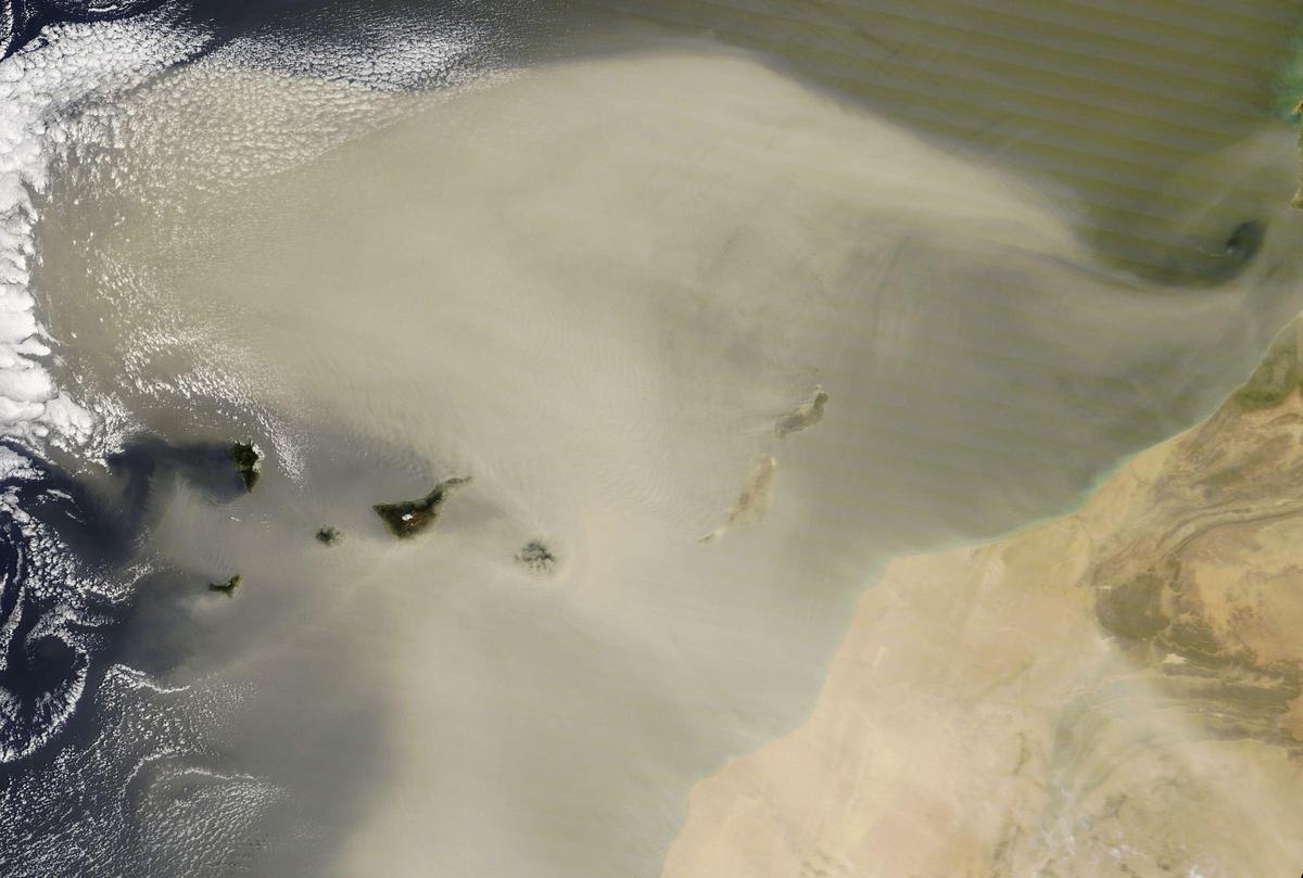 La entrada de calima vista desde el espacio.