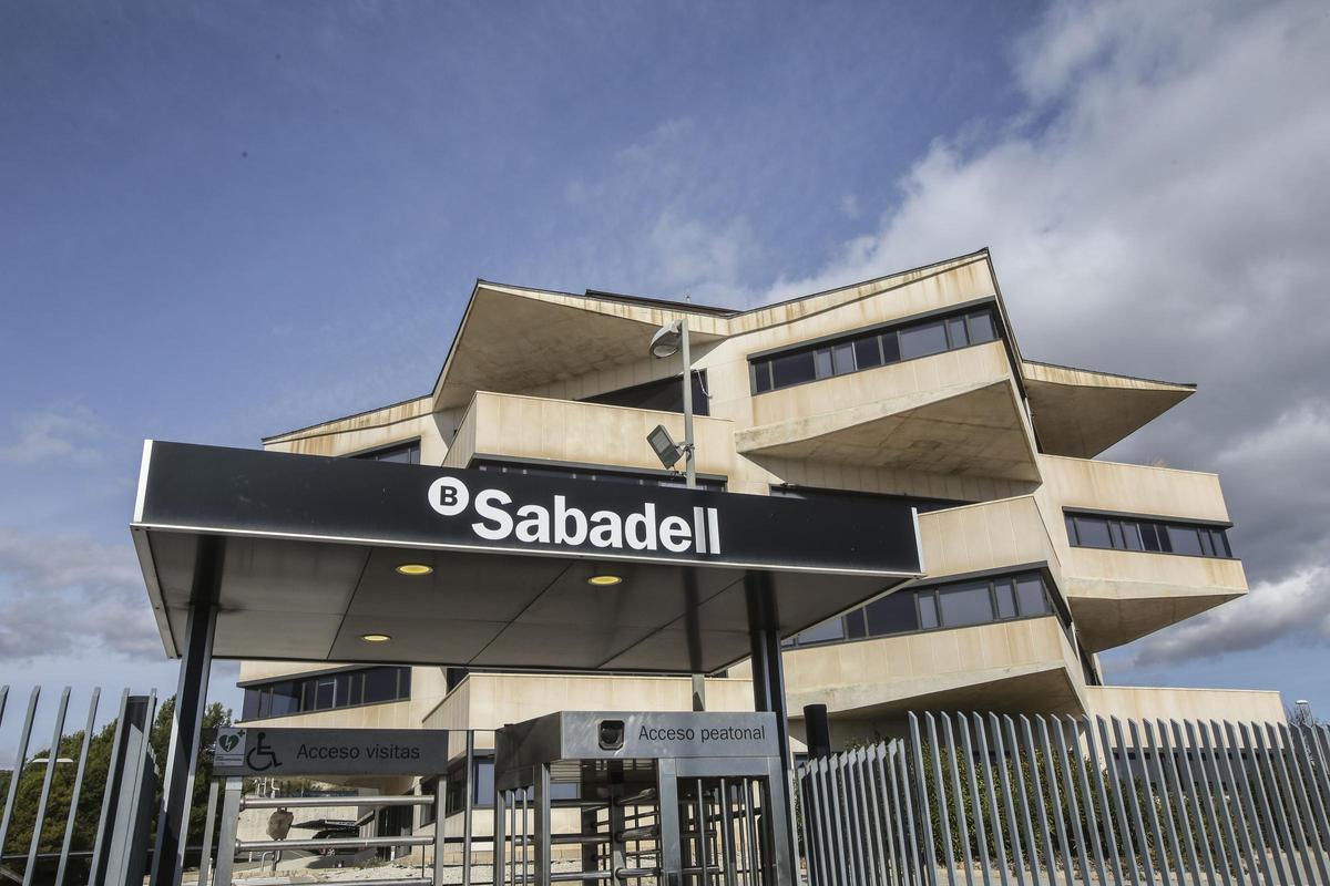 El edificio corporativo del Sabadell en Agua Amarga, Alicante.