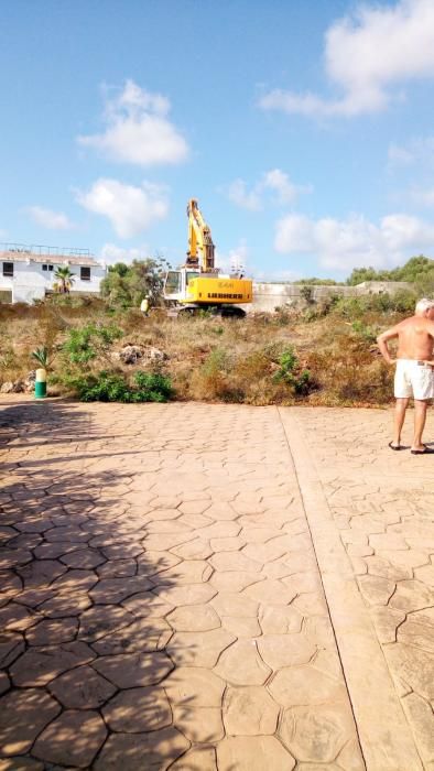 Indignación vecinal por unas obras de un hotel en Cala Domingos