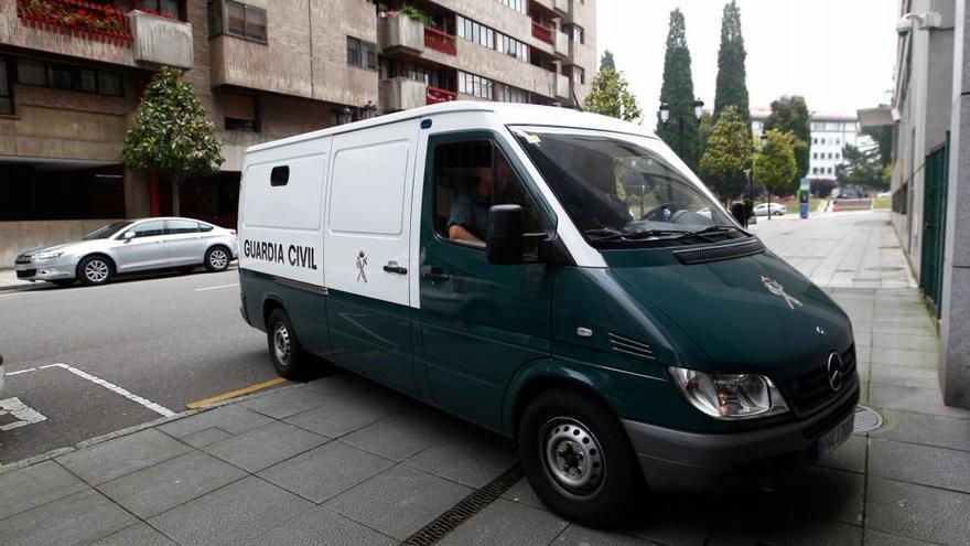 Tres detenidos acusados de coaccionar a una menor en Oviedo