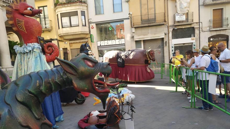 La trobada del bestiari a la plaça de l&#039;Ajuntament, aquest dissabte