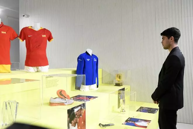 Así ha sido la inauguración de la exposición de Carlos Alcaraz en la Cárcel Vieja de Murcia