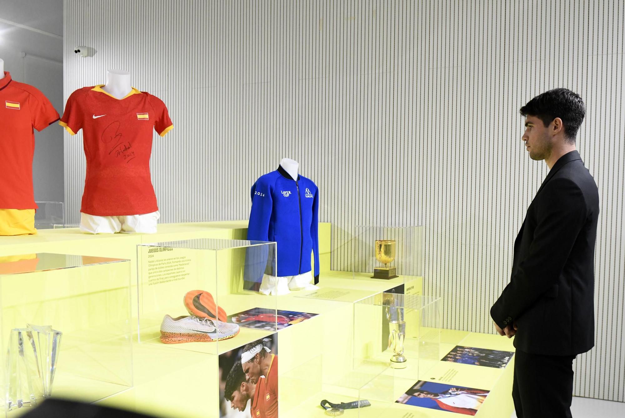 Así ha sido la inauguración de la exposición de Carlos Alcaraz en la Cárcel Vieja de Murcia