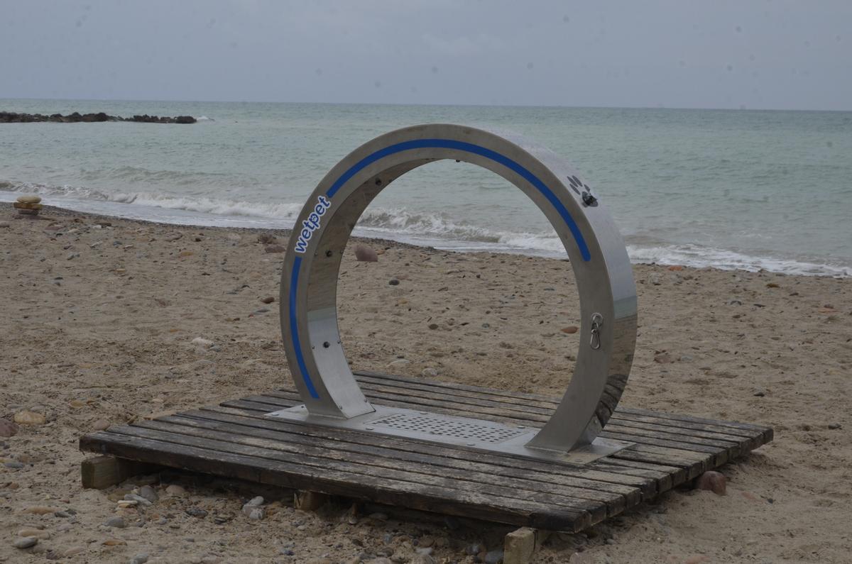 Foto de la ducha que contará la playa canina en Moncofa.