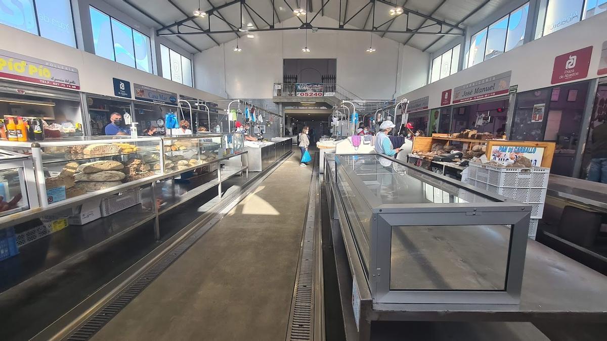 El interior de la plaza de abastos, esta mañana.