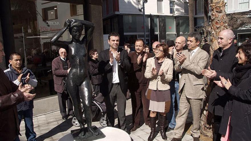 Figueres Instal·len una escultura en una cruïlla recentment reformada